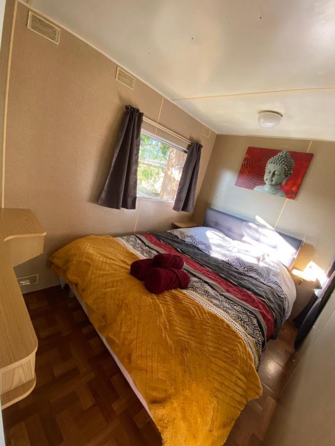 Mobilhome sous chalet en bois au calme à la ferme Josnes Esterno foto