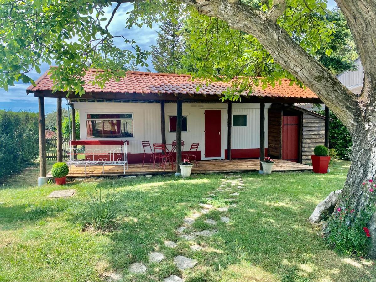 Mobilhome sous chalet en bois au calme à la ferme Josnes Esterno foto