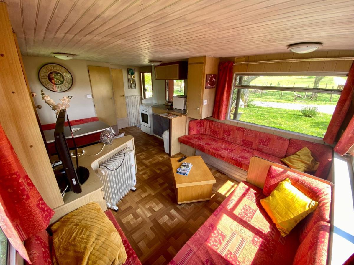 Mobilhome sous chalet en bois au calme à la ferme Josnes Esterno foto