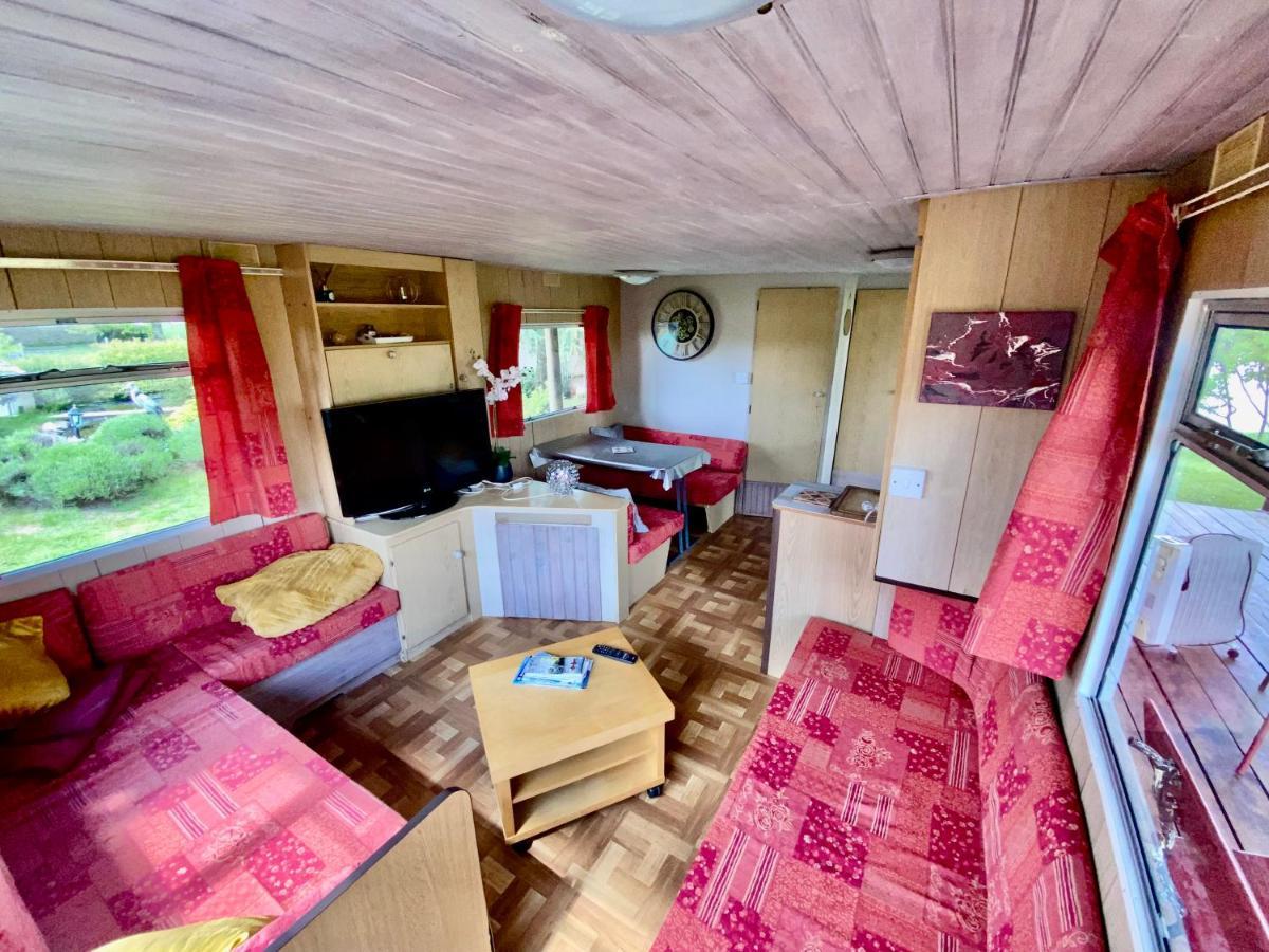 Mobilhome sous chalet en bois au calme à la ferme Josnes Esterno foto