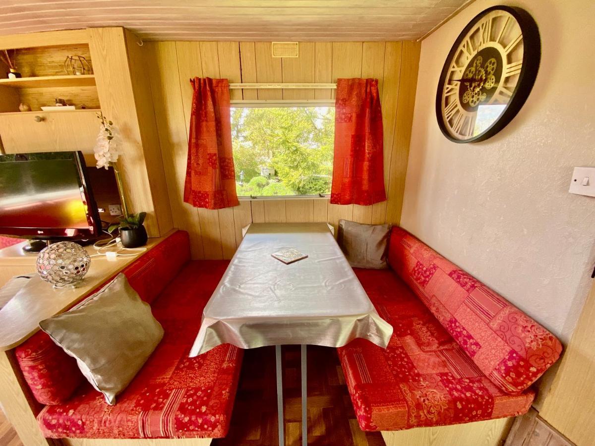 Mobilhome sous chalet en bois au calme à la ferme Josnes Esterno foto