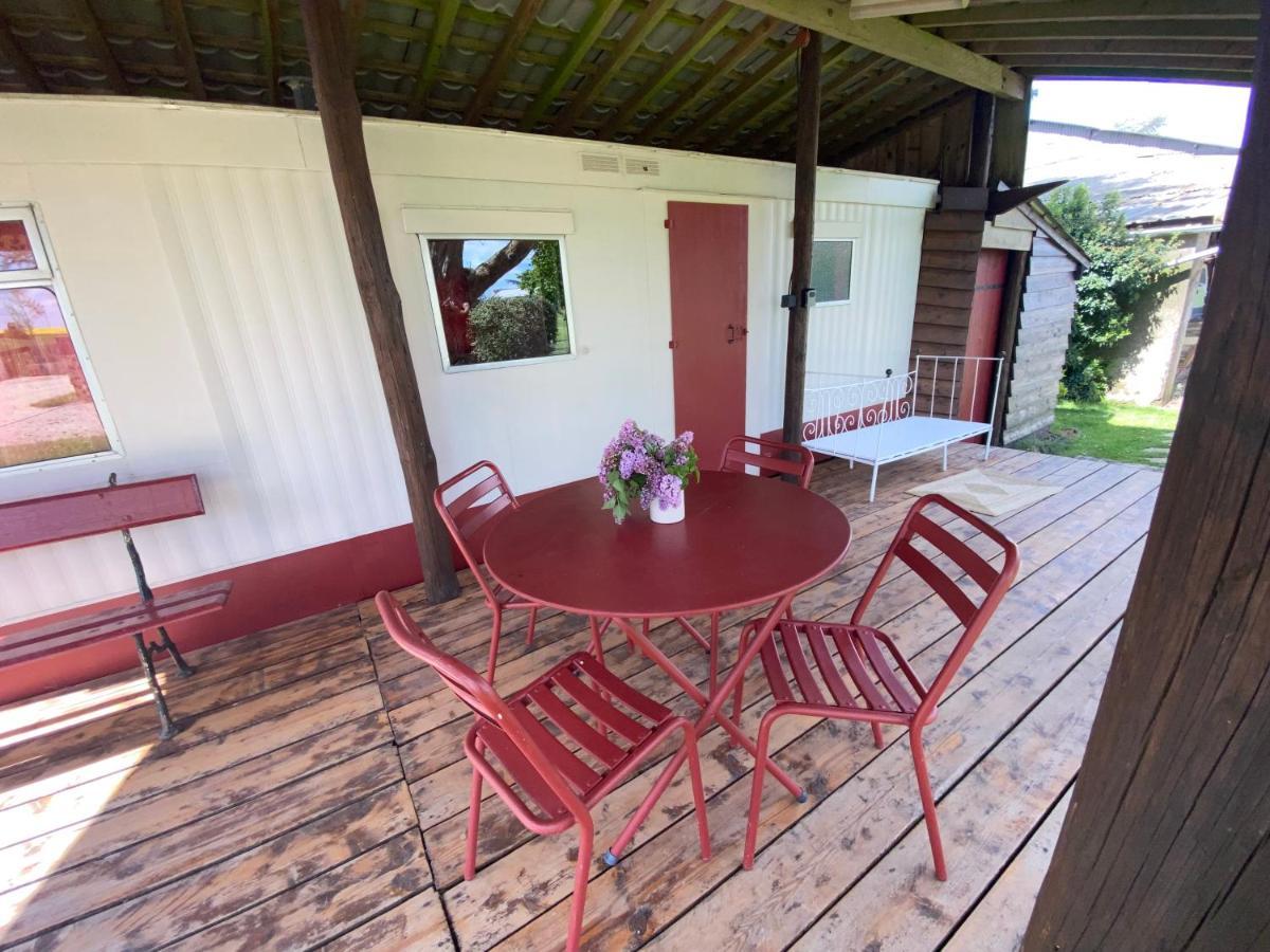 Mobilhome sous chalet en bois au calme à la ferme Josnes Esterno foto